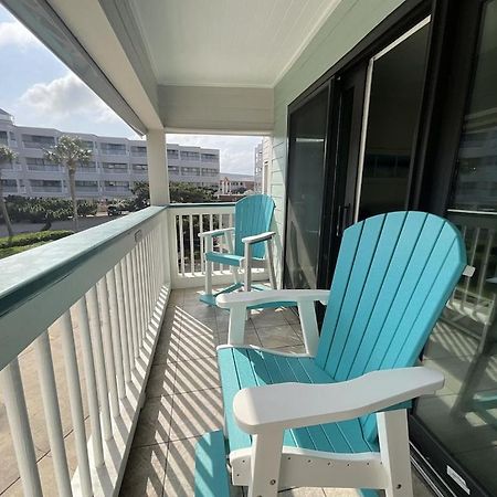 Sun Splashed Condo! Steps To Beach And 2 Pools Galveston Island Bagian luar foto