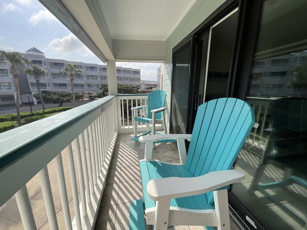 Sun Splashed Condo! Steps To Beach And 2 Pools Galveston Island Bagian luar foto