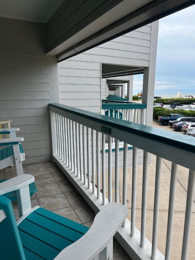 Sun Splashed Condo! Steps To Beach And 2 Pools Galveston Island Bagian luar foto