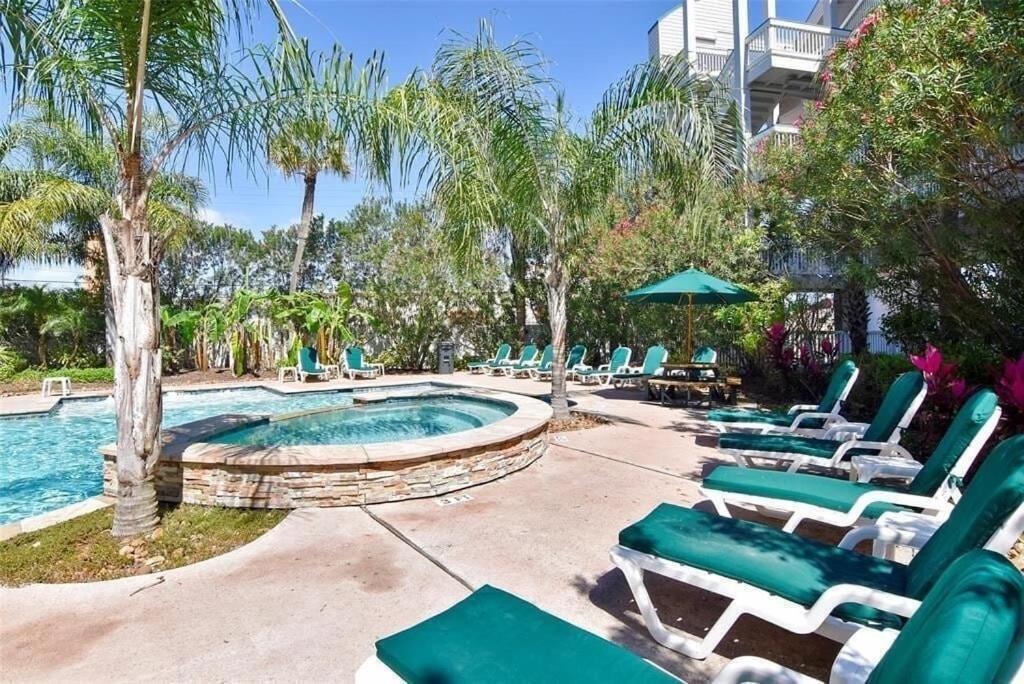 Sun Splashed Condo! Steps To Beach And 2 Pools Galveston Island Bagian luar foto