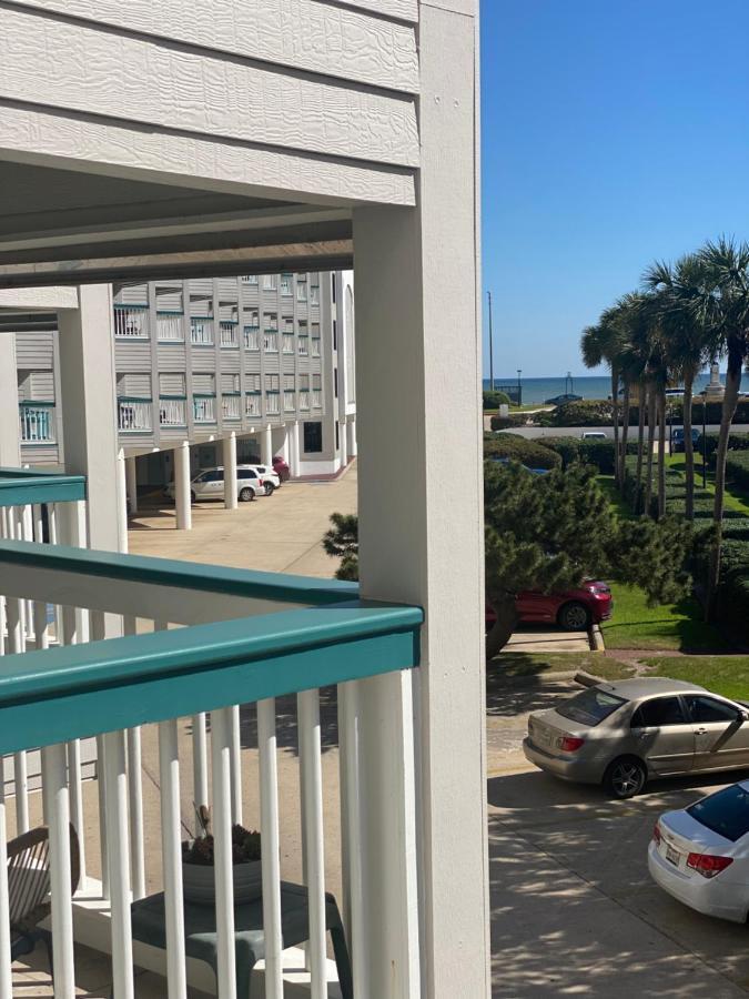 Sun Splashed Condo! Steps To Beach And 2 Pools Galveston Island Bagian luar foto